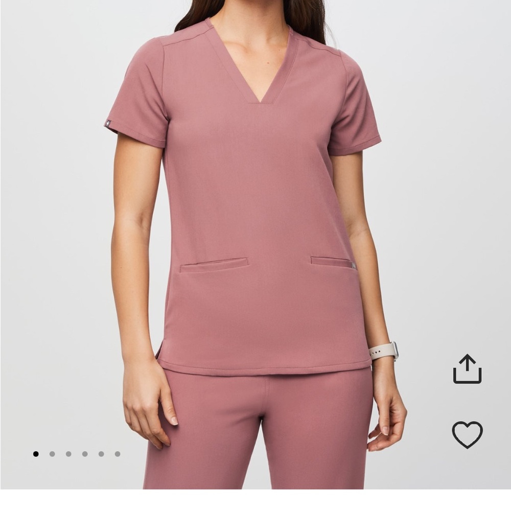 FIGS scrub top mauve size S casma 3 pocket shirt